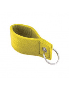 llavero fieltro amarillo
